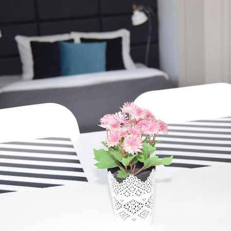 Be My Guest - Hoza Studio - Pkin Super Centrum Metro Wi-Fi Breakfast 华沙 外观 照片